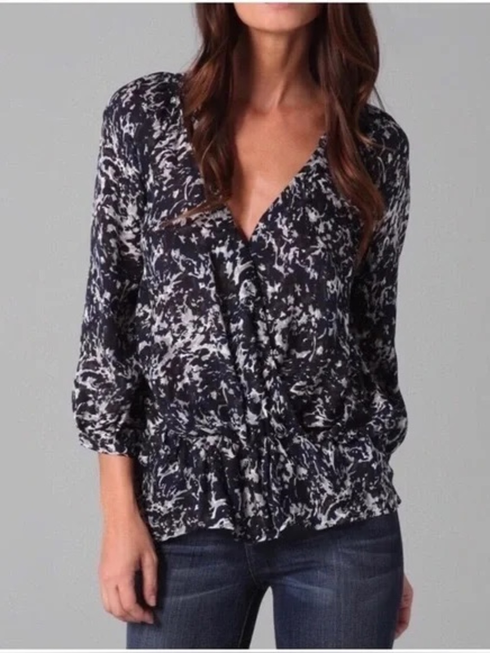 Joie 100% silk blouse size XS in excellent condition. Navy abstract print